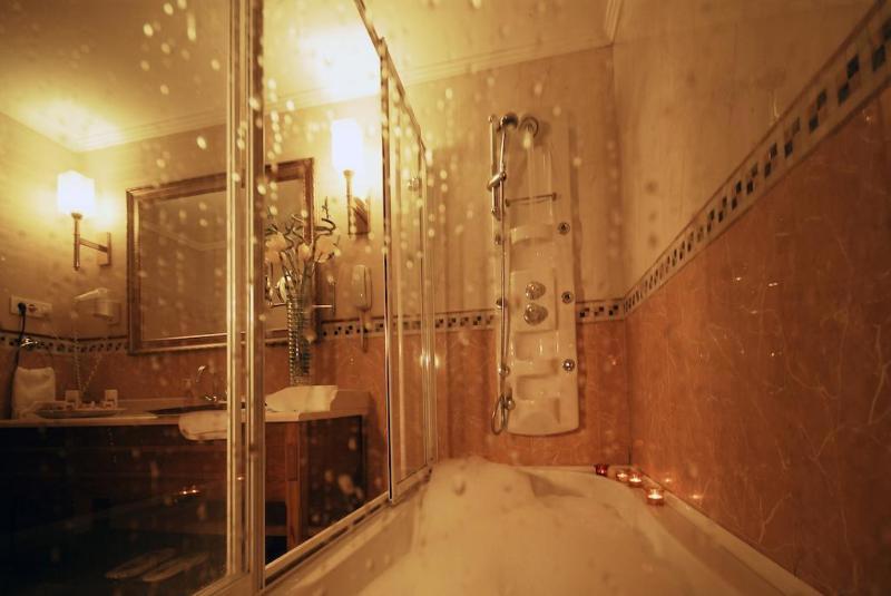 Taksim Metropark Hotel