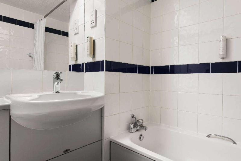 Days Inn By Wyndham Warwick North M40