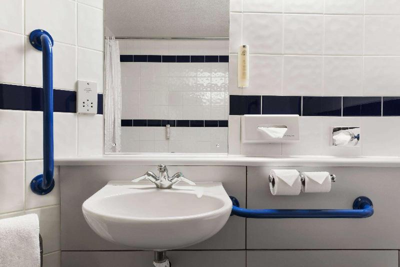Days Inn By Wyndham Warwick North M40