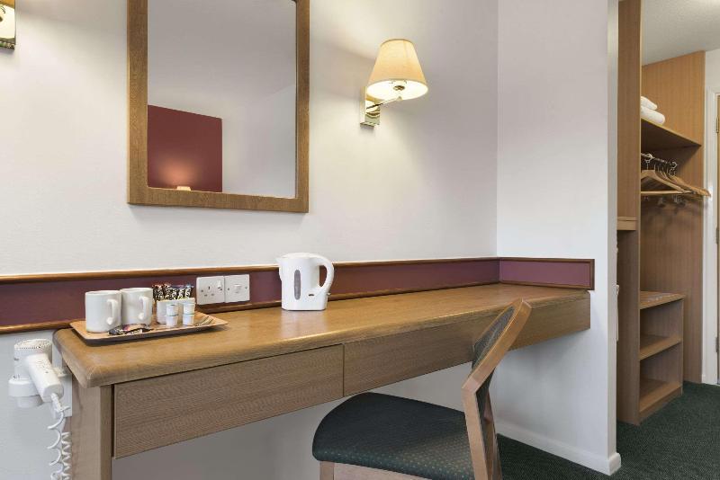 Days Inn By Wyndham Abington M74