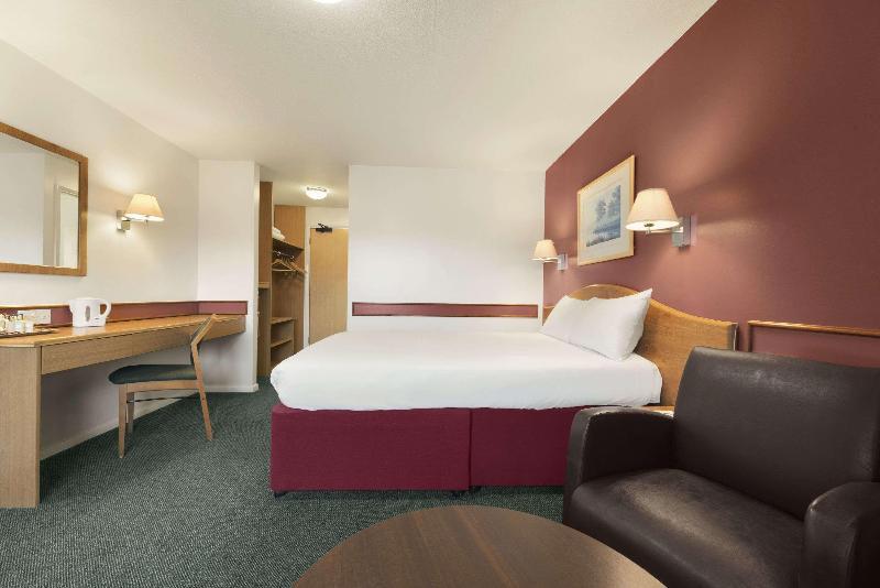 Days Inn By Wyndham Abington M74