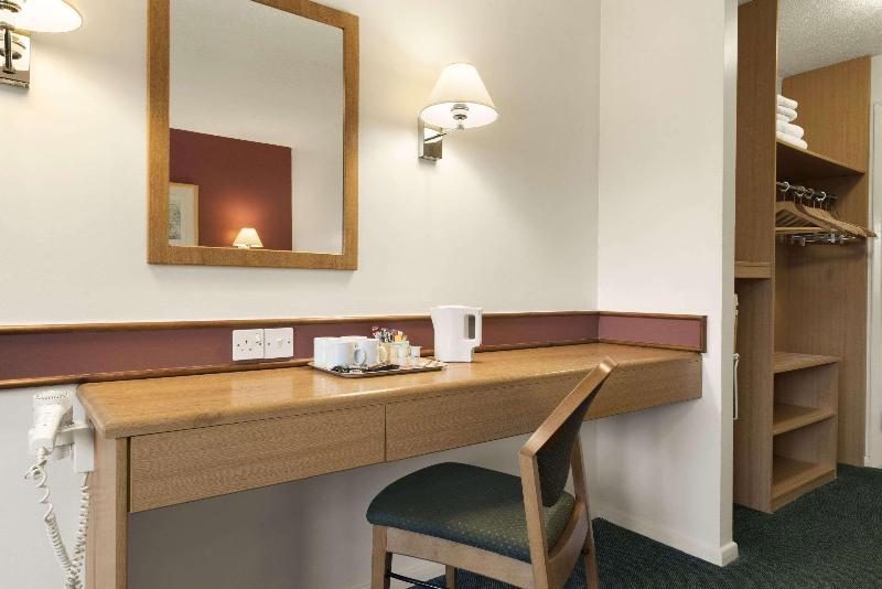 Days Inn By Wyndham Abington M74