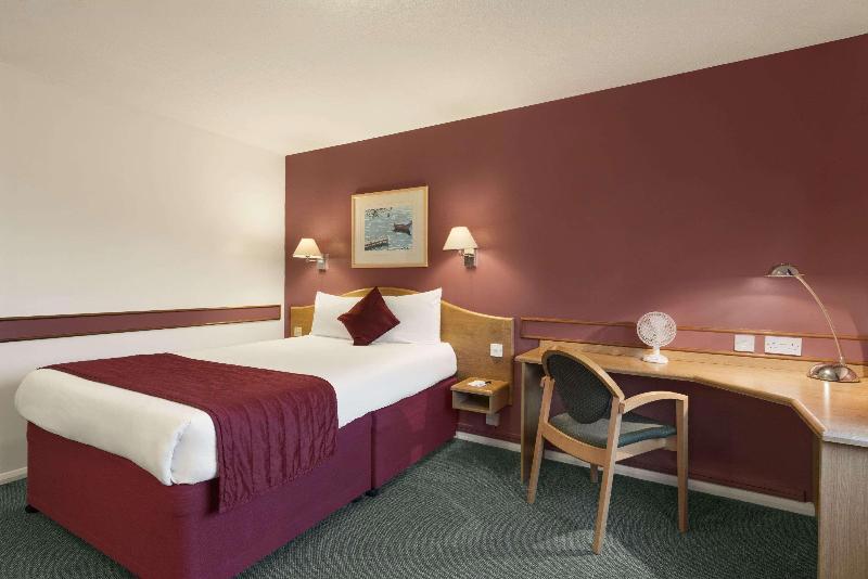 Days Inn By Wyndham Abington M74