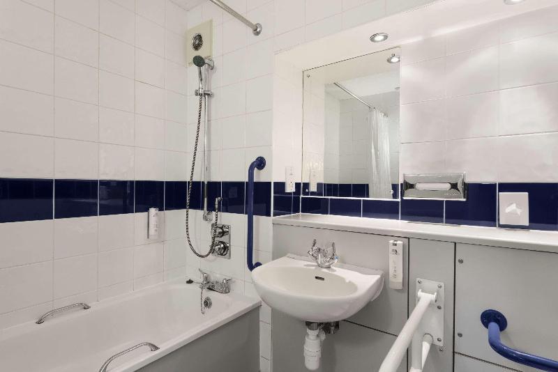 Days Inn By Wyndham Abington M74