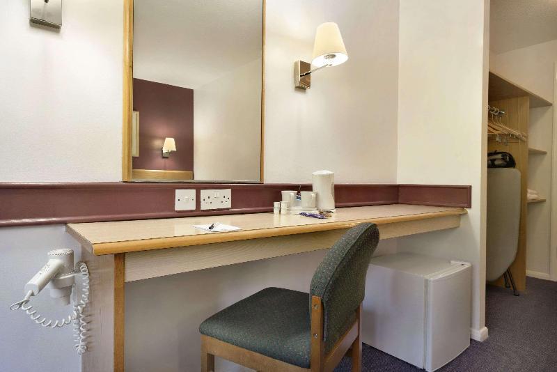 Days Inn By Wyndham Membury M4