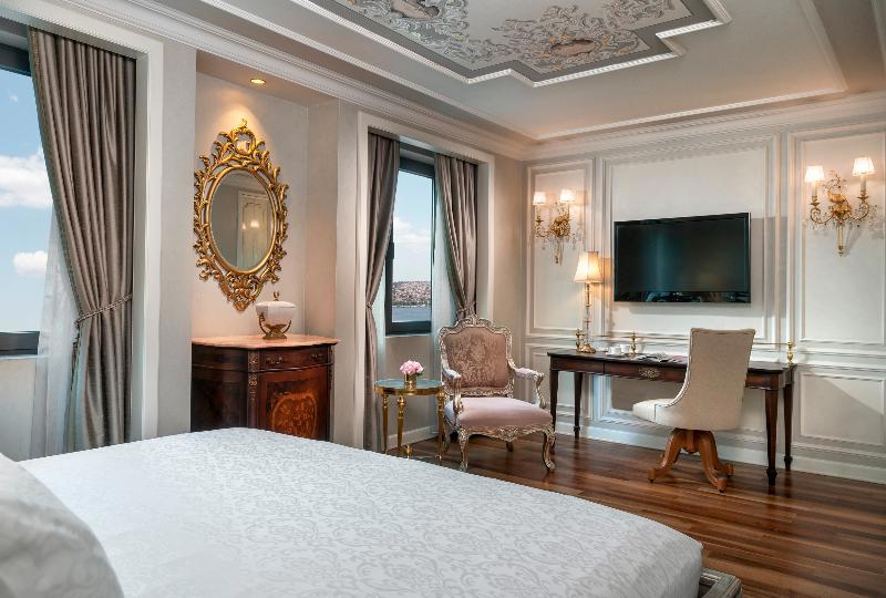 DELUXE, DOUBLE BED, PERA VIEW