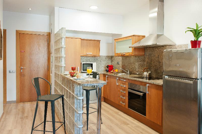 Mh Apartments S. Familia