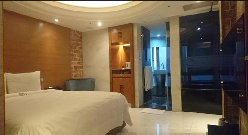 Burgary Hotel