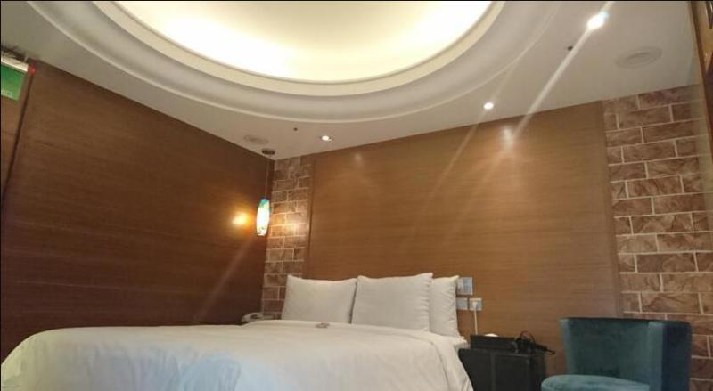 Burgary Hotel