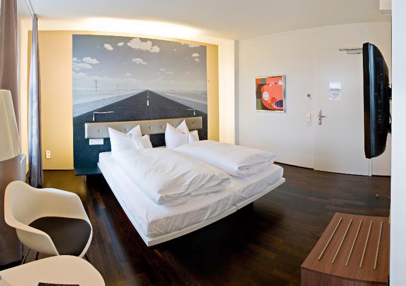 V8 Hotel Classic Motorworld Region Stuttgart galeri fotoğrafı