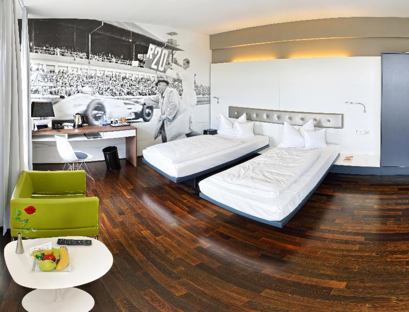 V8 Hotel Classic Motorworld Region Stuttgart galeri fotoğrafı