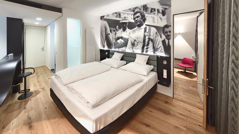 V8 Hotel Classic Motorworld Region Stuttgart galeri fotoğrafı