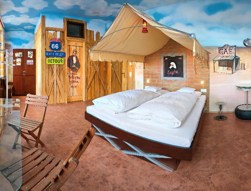 V8 Hotel Classic Motorworld Region Stuttgart fotoğrafı
