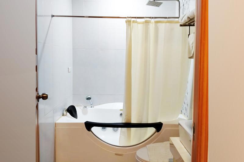 Amore Hotel Manila