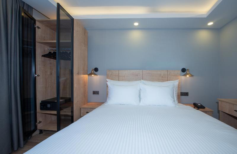 Art Karakoy Suites Hotel