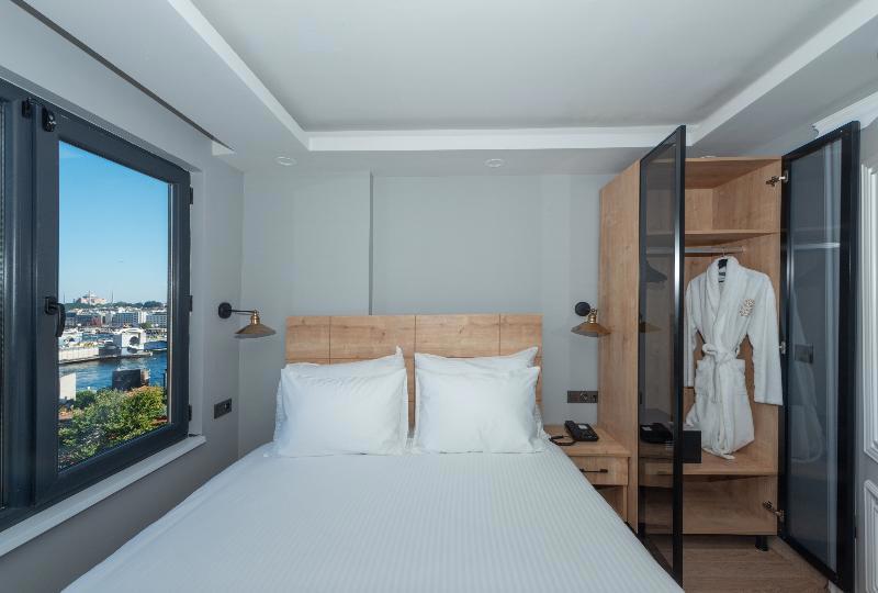 Art Karakoy Suites Hotel