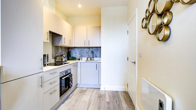 Hybrid Resi - Cheam