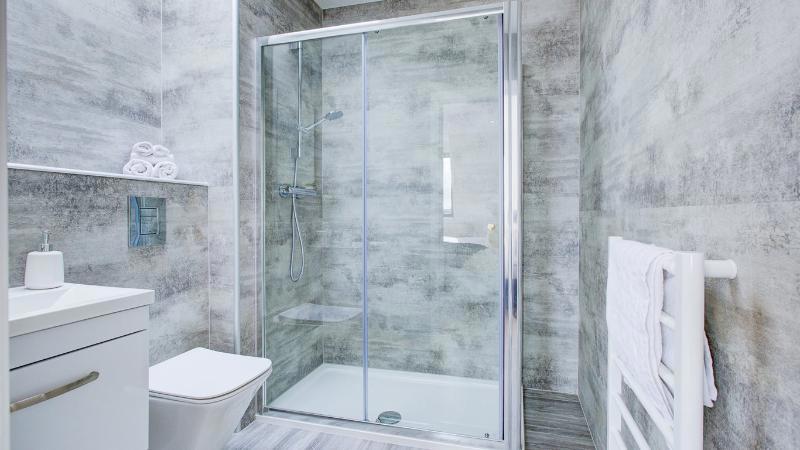 Hybrid Resi - Cheam