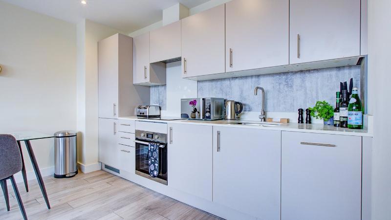 Hybrid Resi - Cheam