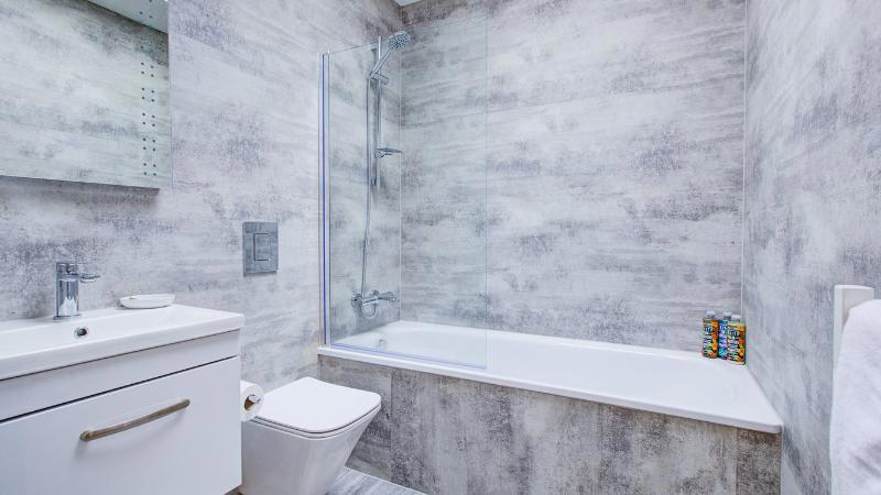 Hybrid Resi - Cheam