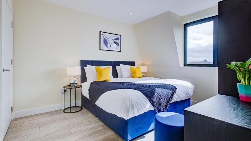 Hybrid Resi - Cheam