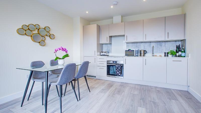 Hybrid Resi - Cheam