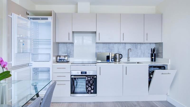 Hybrid Resi - Cheam