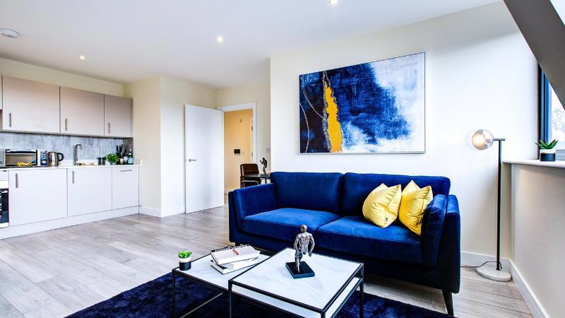 Hybrid Resi - Cheam