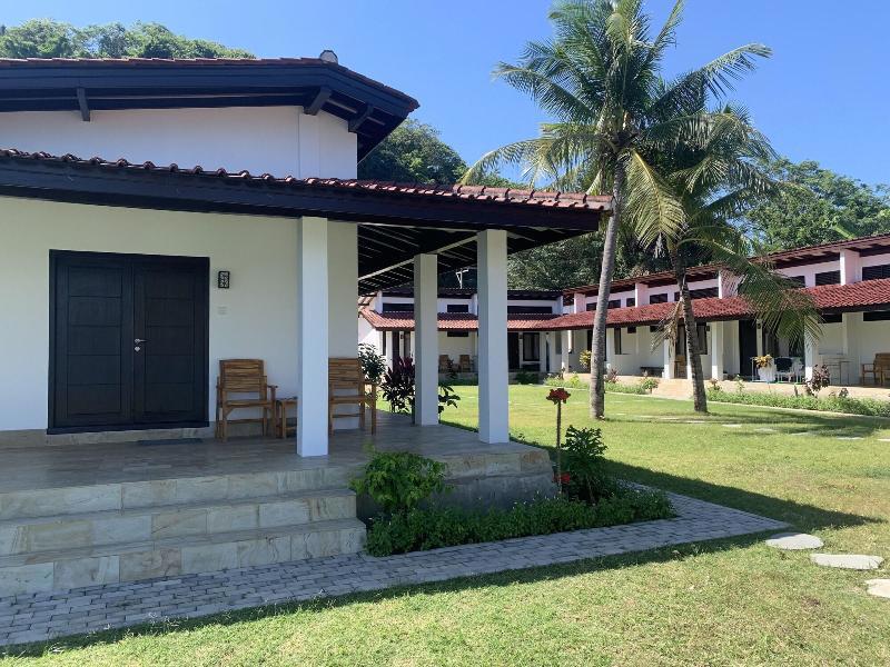 Balong Balong Surf Bungalows
