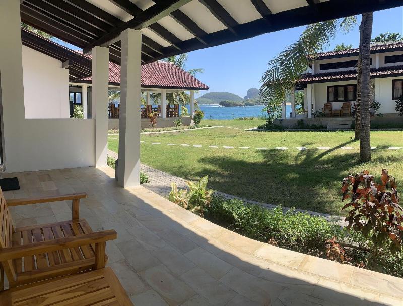 Balong Balong Surf Bungalows