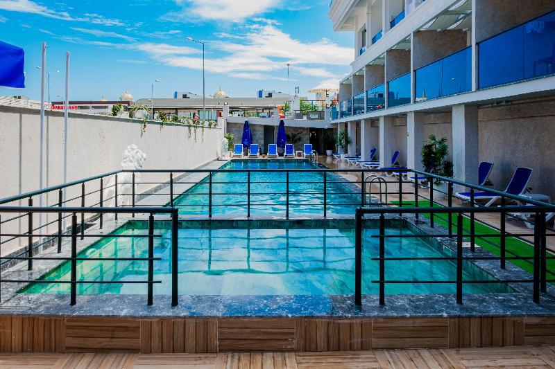 Regenesis Suite Hotel & Spa