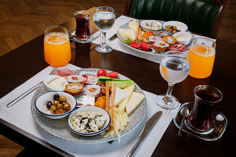 Regenesis Suite Hotel & Spa