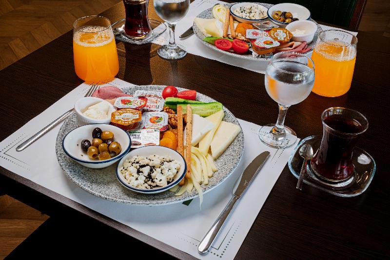 Regenesis Suite Hotel & Spa