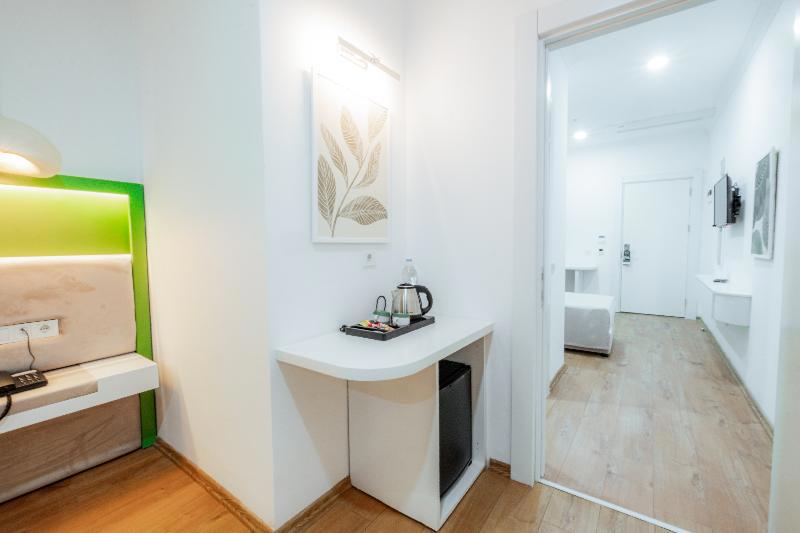 Regenesis Suite Hotel & Spa