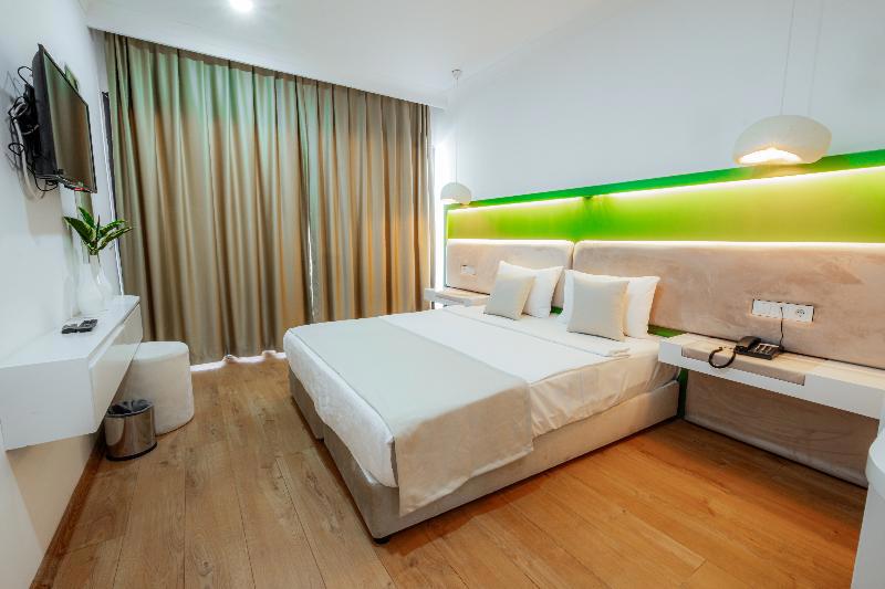 Regenesis Suite Hotel & Spa