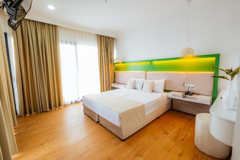 Regenesis Suite Hotel & Spa