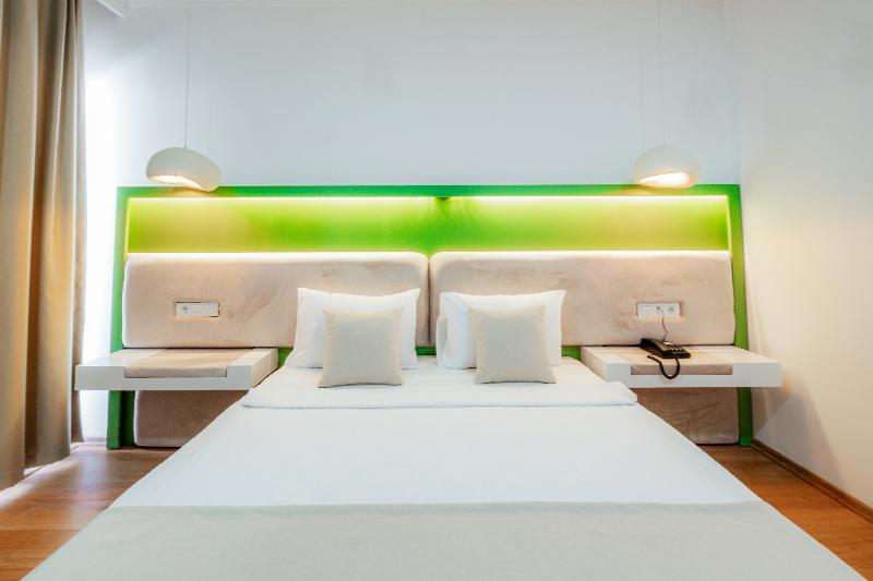 Regenesis Suite Hotel & Spa