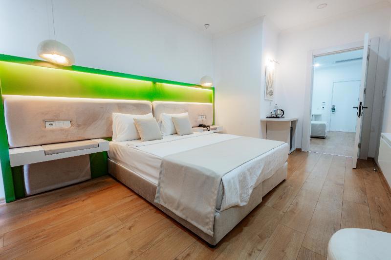 Regenesis Suite Hotel & Spa