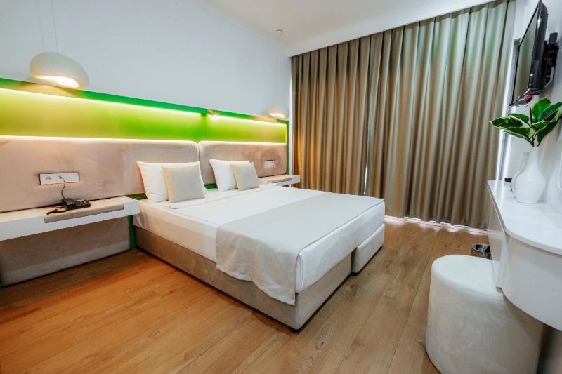 Regenesis Suite Hotel & Spa