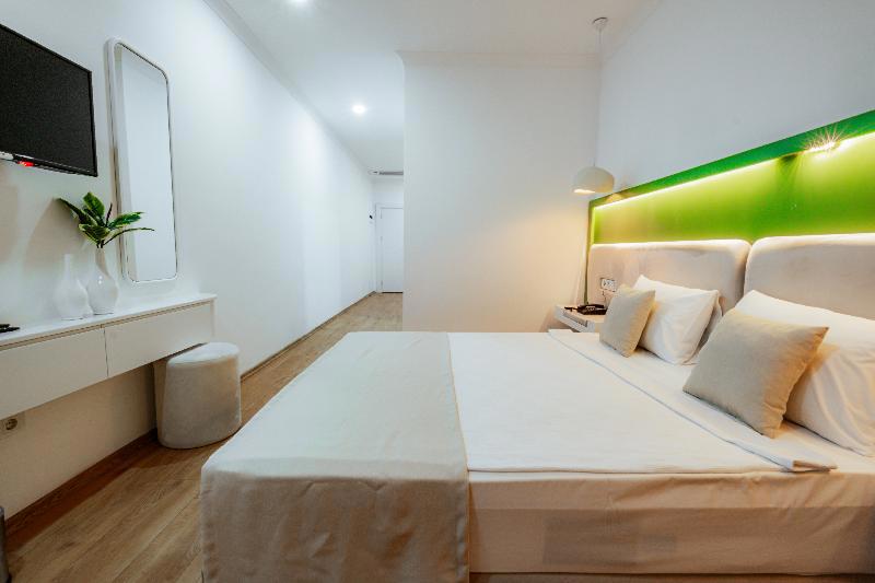 Regenesis Suite Hotel & Spa