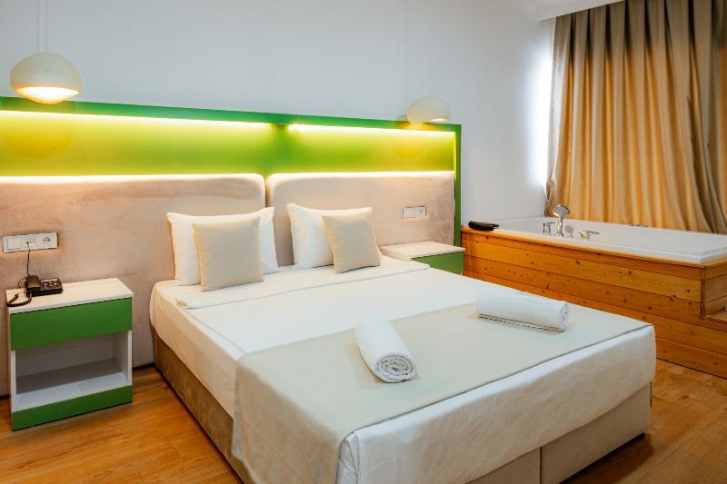 Regenesis Suite Hotel & Spa