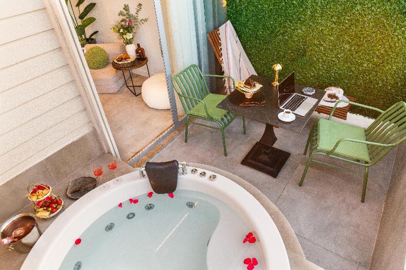 The One Living Hotel