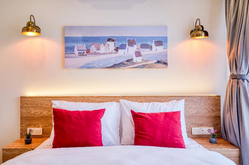 Elephant In The Room Hotel