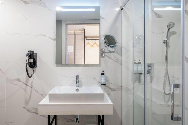 Alavits Hotel By St Hotels
