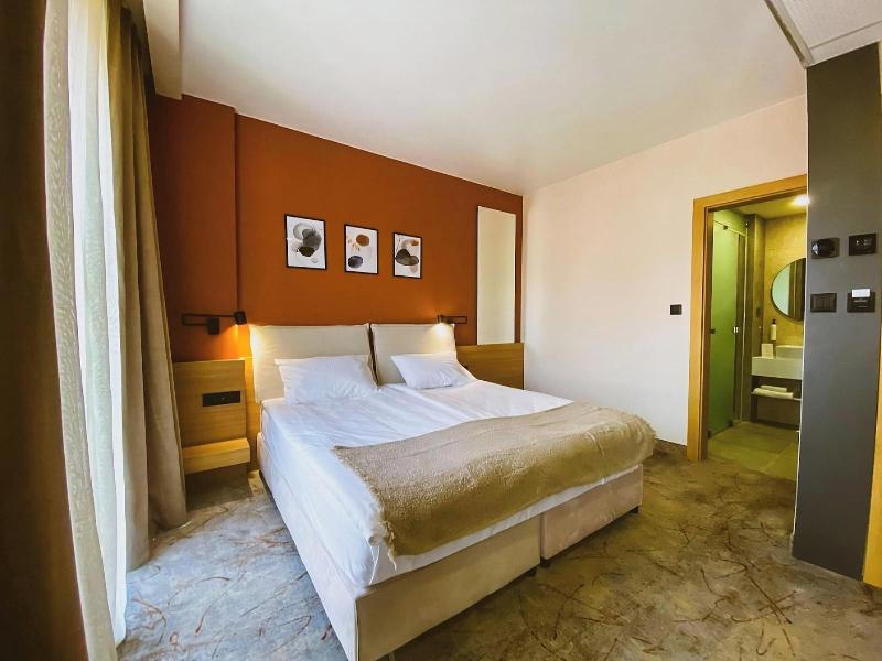 B1 Downtown Hotel