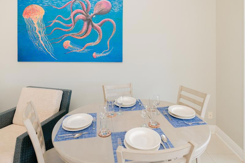 Colibri Court