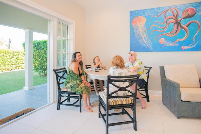 Colibri Court
