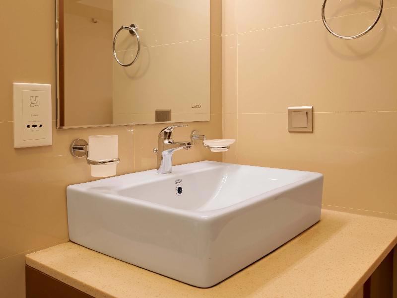 Corundum Breeze Negombo