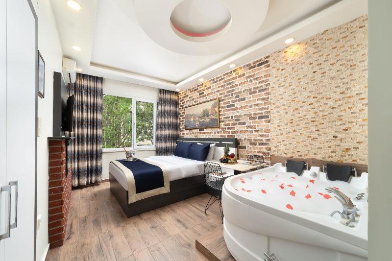 Istanbul Hotel & Suites