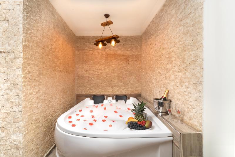 Istanbul Hotel & Suites